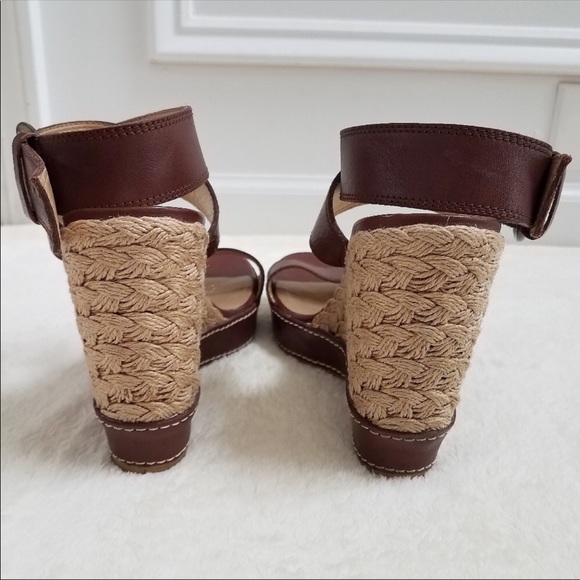 EUC worn once STUART WEITZMAN BROWN WEDGE SANDALA - Picture 2 of 7